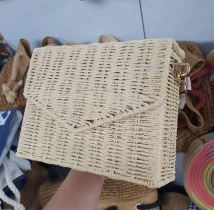 प्राकृतिक रतन लेडी बीच बैग