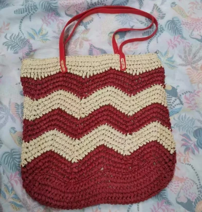 लाल लहराती कागज crochet महिलाओं स्ट्रॉ बैग