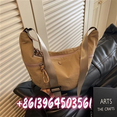आदमी नायलॉन कंधे का बैग